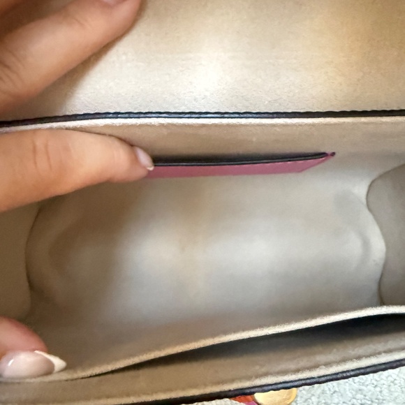 Louis Vuitton Twist MM Bag in white EPI Leather with Pink & Orange Accents - Picture 9 of 16